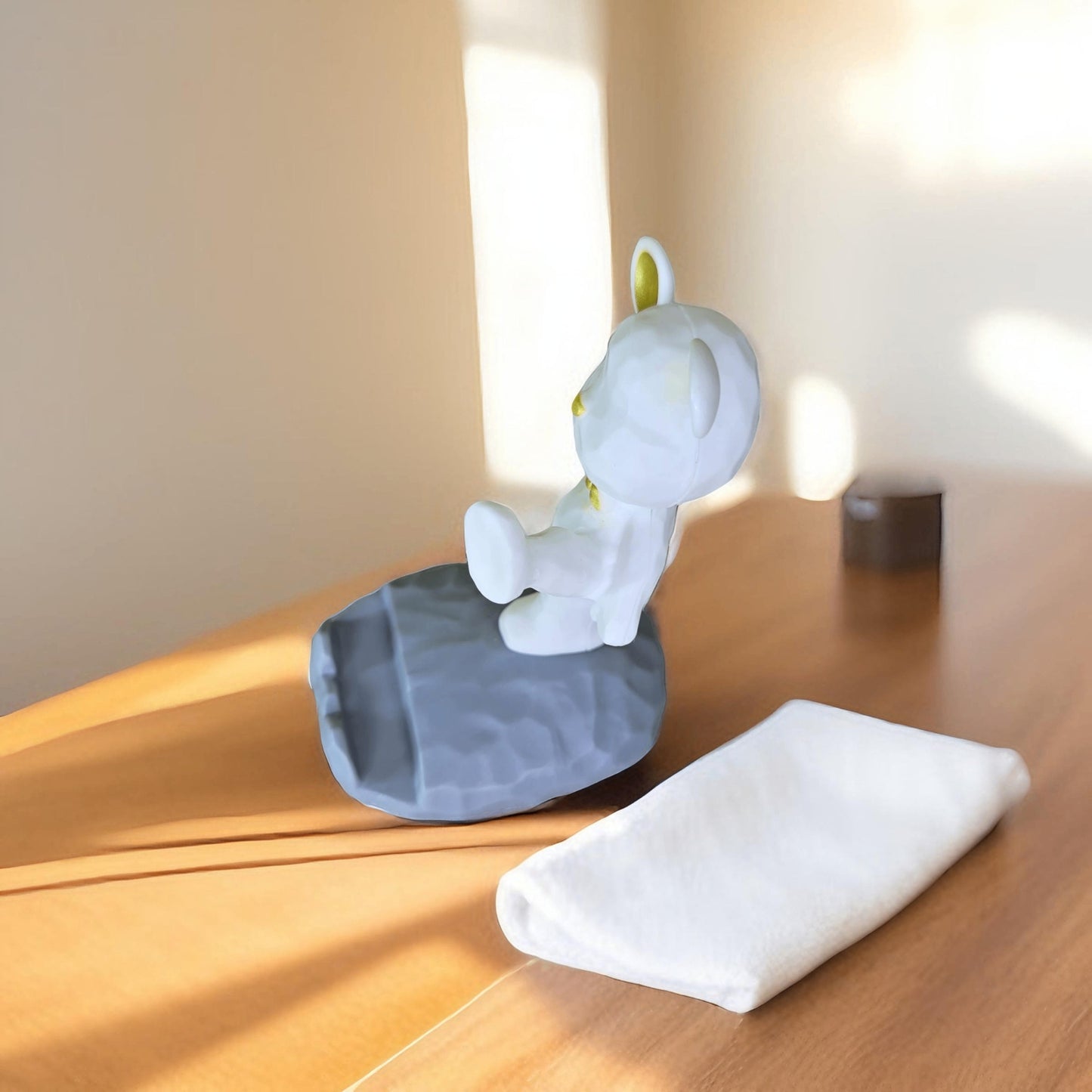 Phone stand for desk - Cute bear kicking phone up (White)